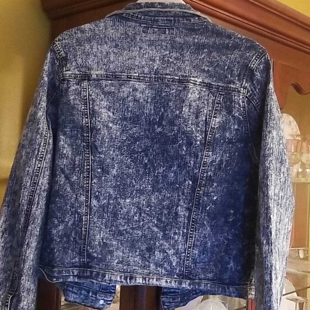 Nwot Plus Size Denim Jacket - image 3